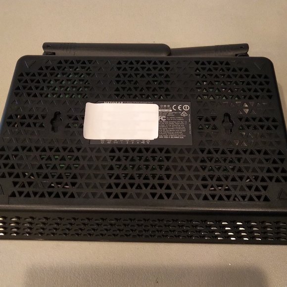 Netgear Wireless Desktop Access Point WAC104 - WiFi 5 Dual-Band AC1200 - Black - Picture 8 of 9